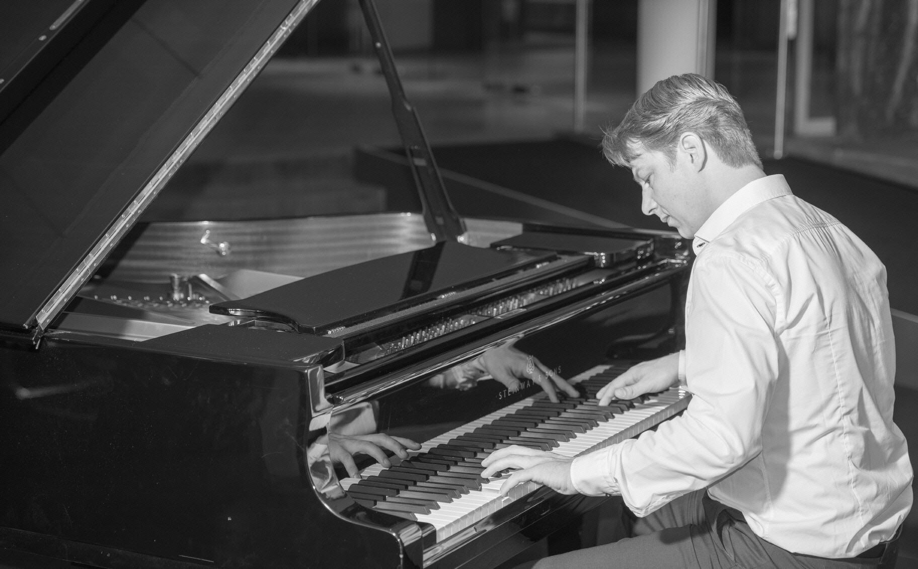 Klavierunterricht Bochum: Klavierlehrer A.Hoell